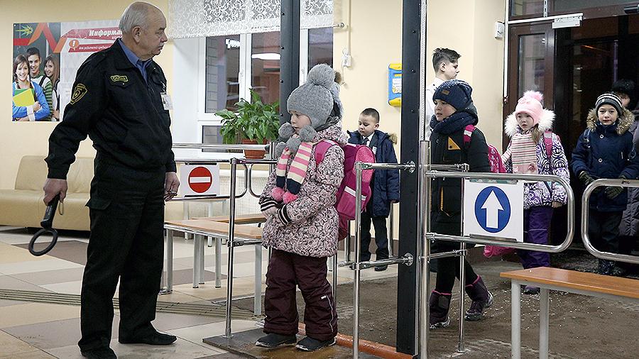 Разъяснение Минтруда России по вопросам охраны школ